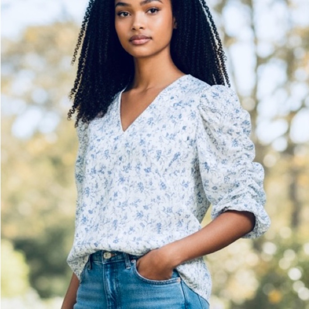 📣 SOLD 📣 CeCe Light Blue Floral Blouse.